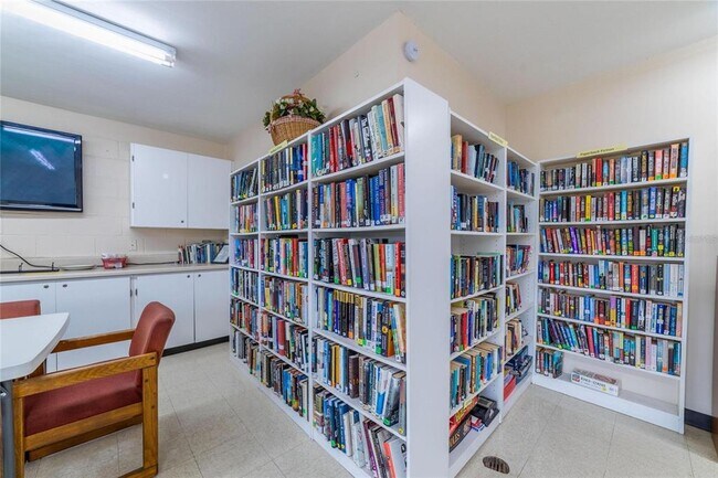 Building Photo - 4112 Hampton Dr