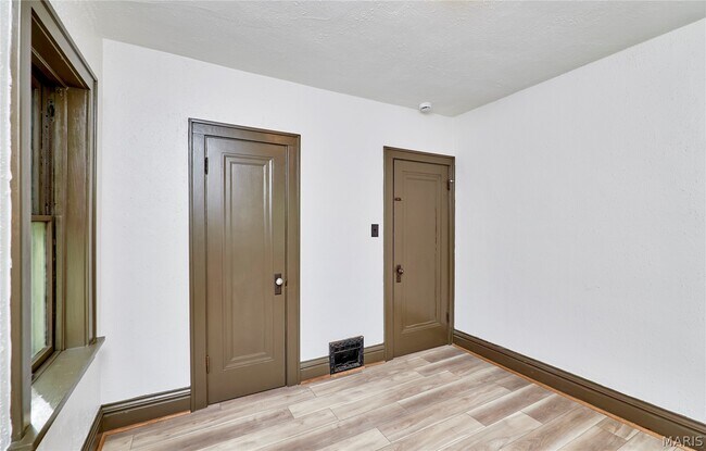 Building Photo - 5021 Ray Ave