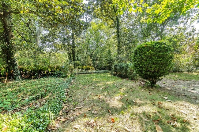 Building Photo - ** 3 bed 2 bath located in McGehee Estate ...