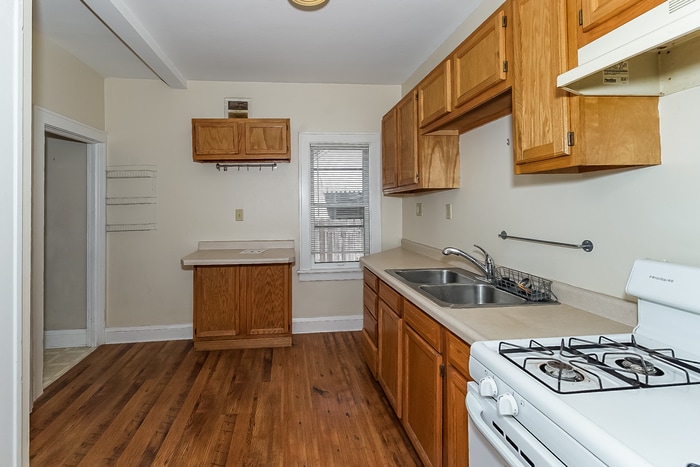 Building Photo - 1856 Clear Ave E