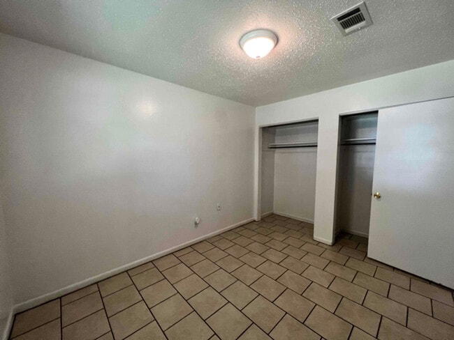 Building Photo - 14616 Joan Dr