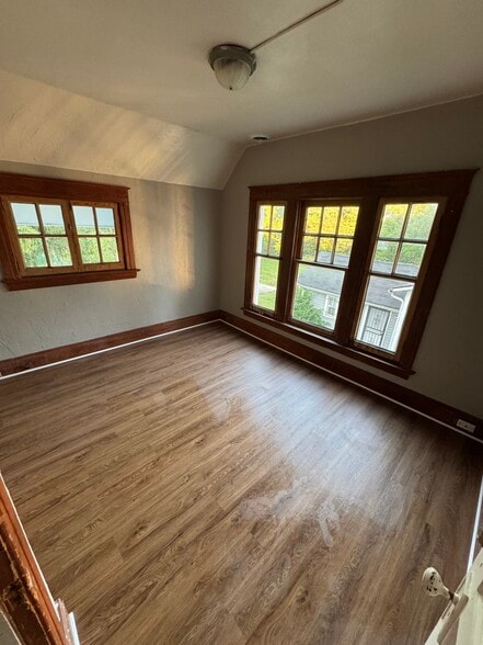 Bedroom - 807 Avon St
