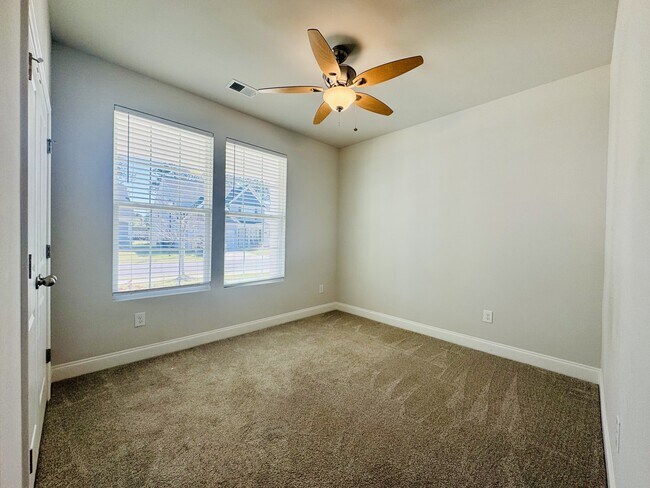 Building Photo - 2422 Capri Ct