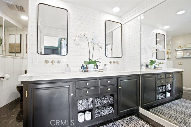 Building Photo - 700 E Ocean Blvd