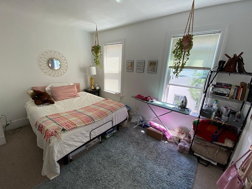 *Pictures are representative samples of the advertised unit. In some cases, the actual units you to - 26 Union St