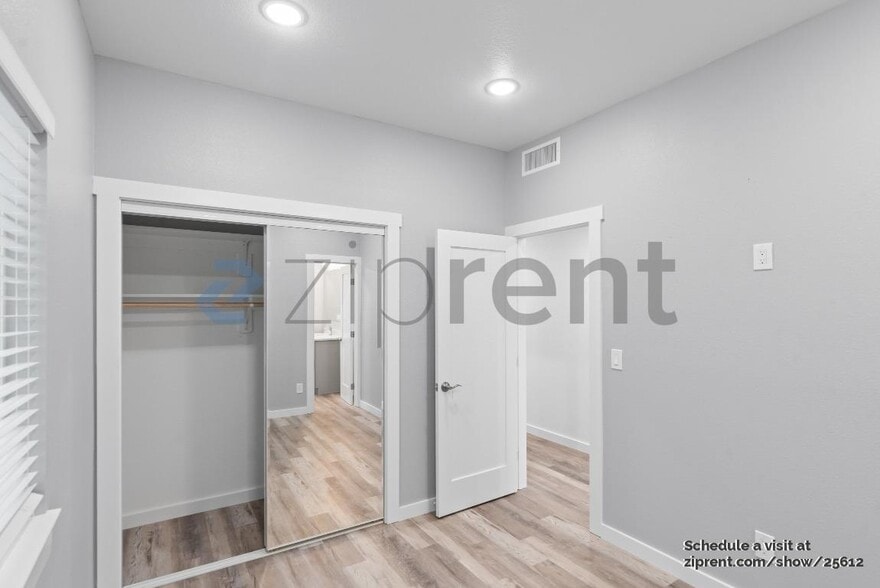 Building Photo - Unit