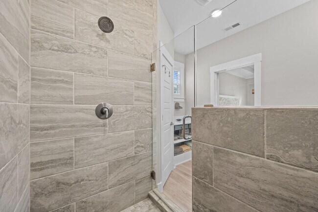 Building Photo - "Coastal Comfort Awaits: Spacious 3-Bed, 3-Bath Home in Holly Ridge!"