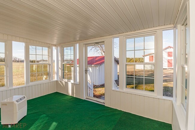 Building Photo - RENOVATED FARMHOUSE in Mt. Olive!