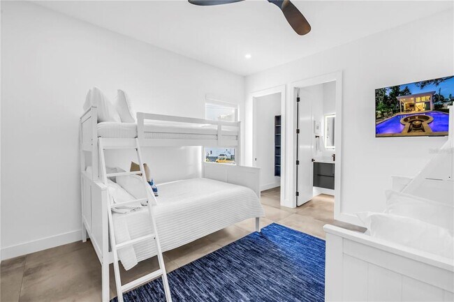 Building Photo - 2065 Goldenrod St