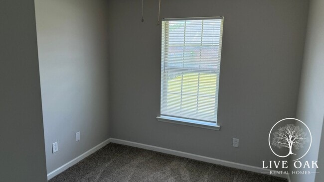 Building Photo - MOVE-IN SPECIAL: $500 OFF 1st MONTH'S RENT!**