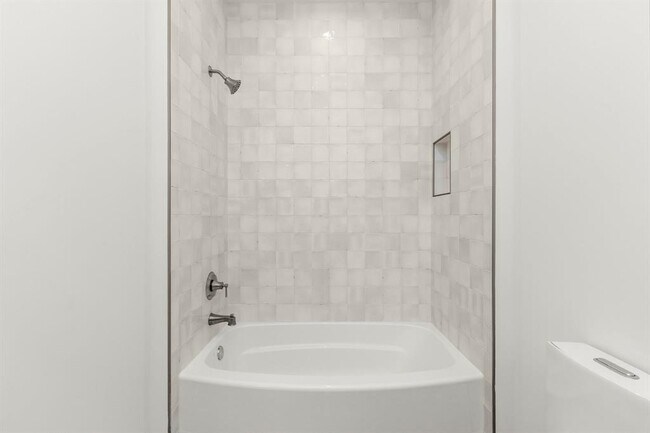 Building Photo - 2214 Bartlett St