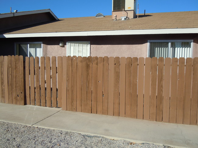 Building Photo - Desert Oasis Apartments