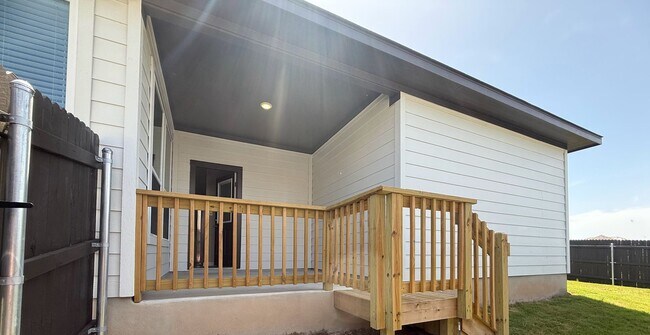 Building Photo - Come and See for Yourself Why Emma Park is...