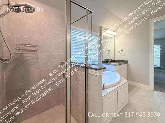 Building Photo - 1600 Irene Dr