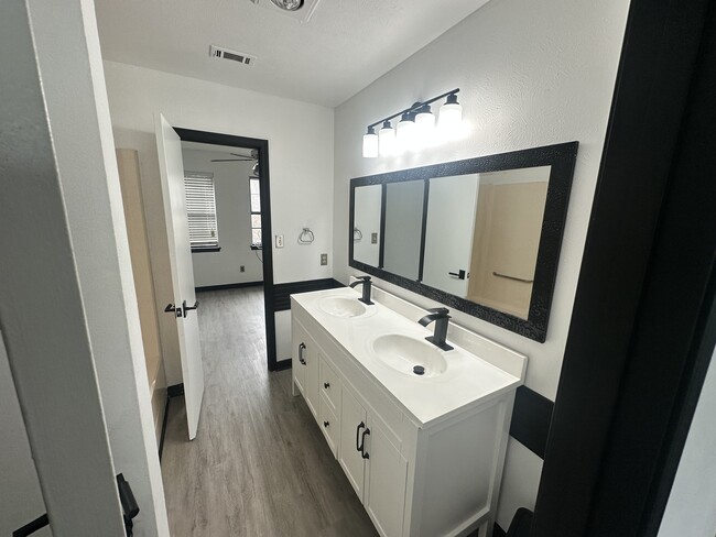 Building Photo - 1414 Highland Ave