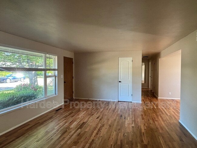 Building Photo - 1500 Brooklawn Dr