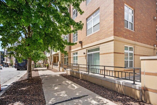 Building Photo - 1905 N Water St