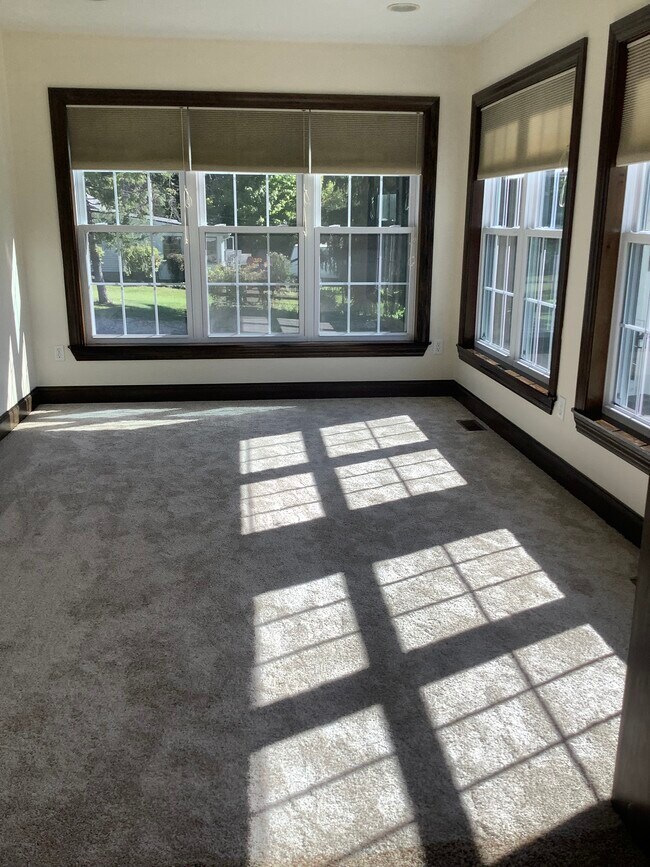 Building Photo - 13775 Carlton St