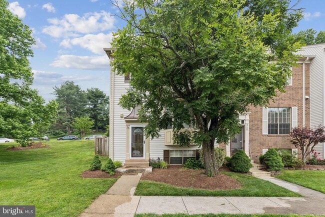Building Photo - 5790 Burke Towne Ct