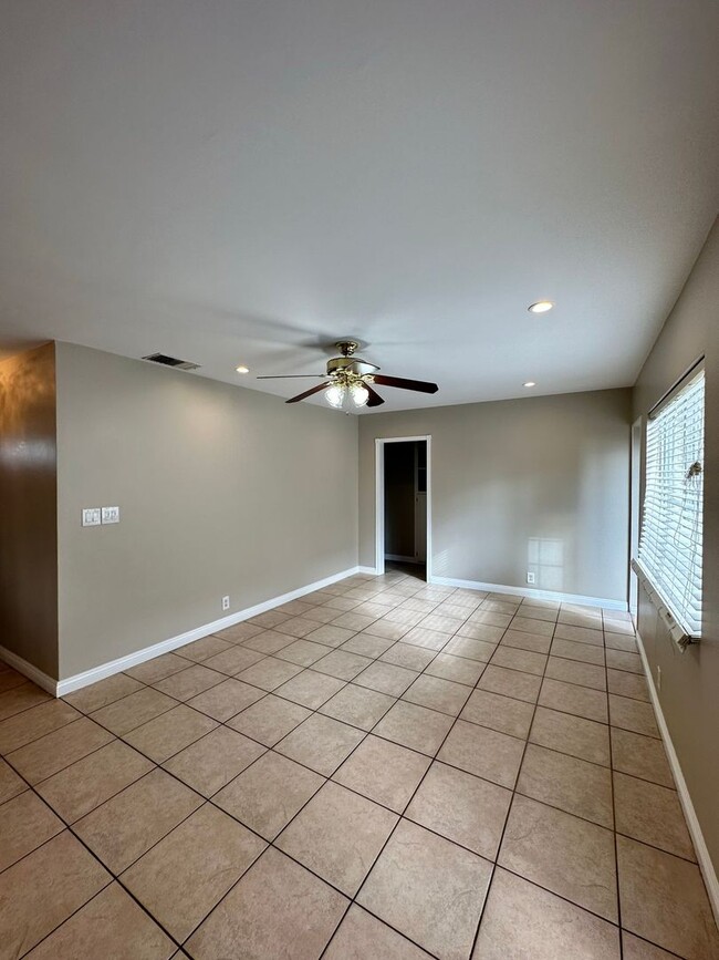 Building Photo - Los Alamitos 4 Bed House - 2 Car Gar - Pla...