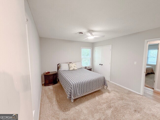 Building Photo - 307 Pinewood Dr