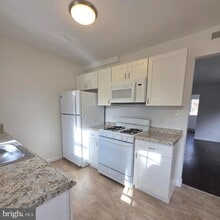 Building Photo - 716 71st Ave