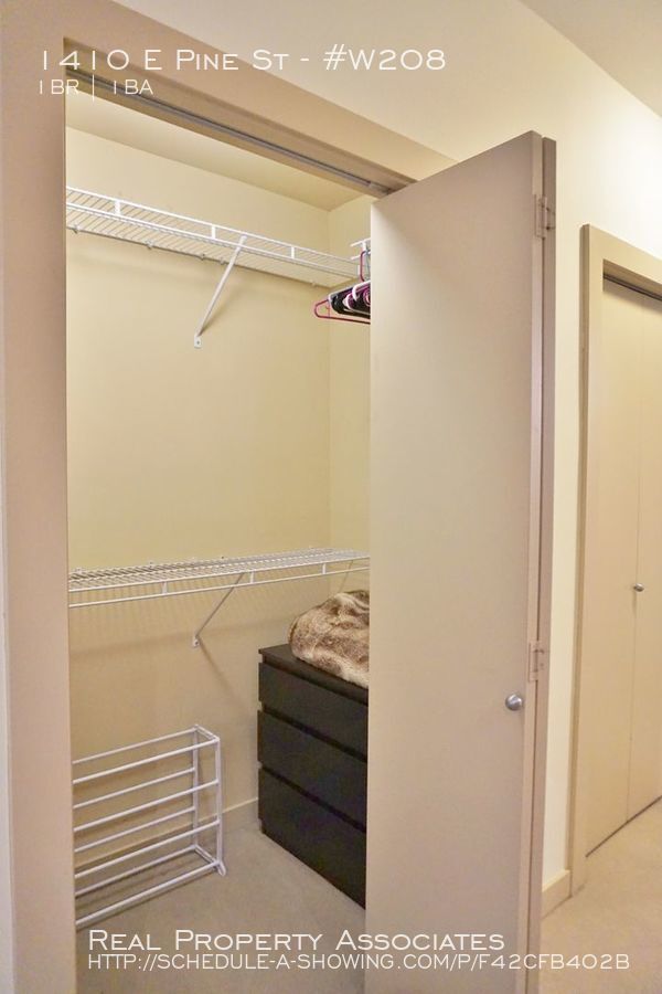 Building Photo - Braeburn Apartment