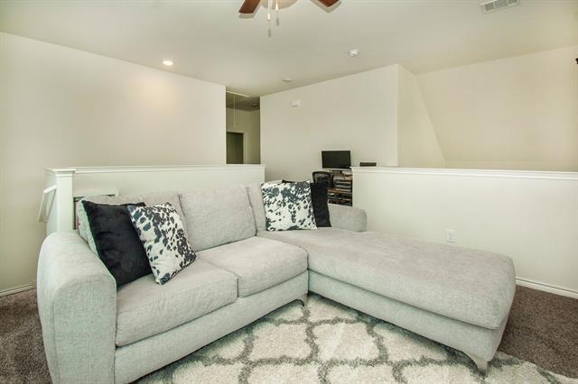 Building Photo - 2168 Miramar Dr