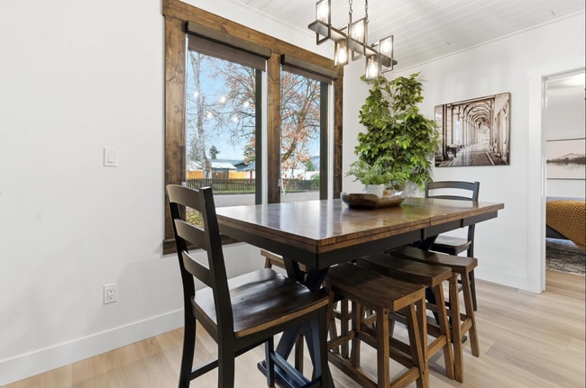 Building Photo - 809 3rd Ave W