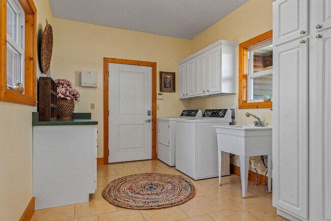 Building Photo - 11 NC 8720