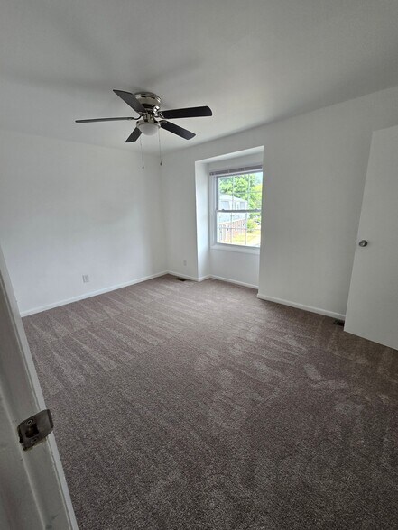 Building Photo - 2626 Wayside Dr