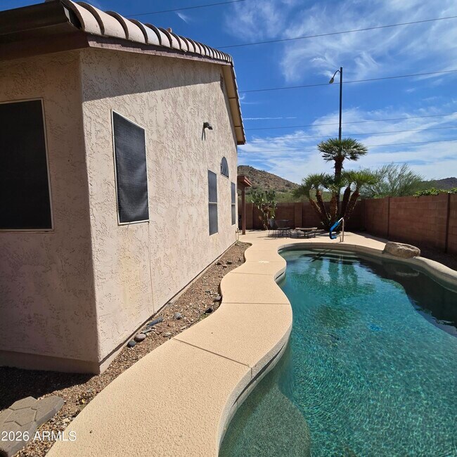 Building Photo - 1125 E Montoya Ln