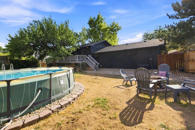 Building Photo - Beautiful 4BED/2BA Tri-Level Home in Widefield Country Club Heights