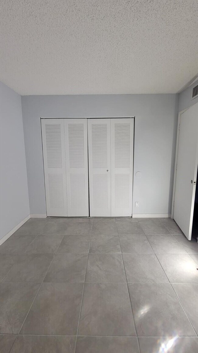 Building Photo - 313 Gardens Dr