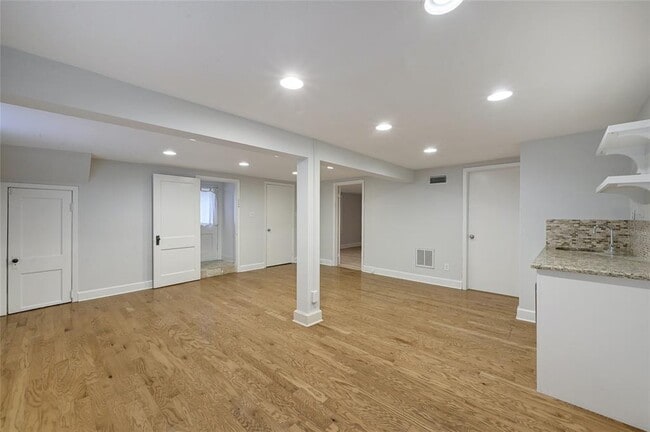 Building Photo - 1016 Harwood Pl