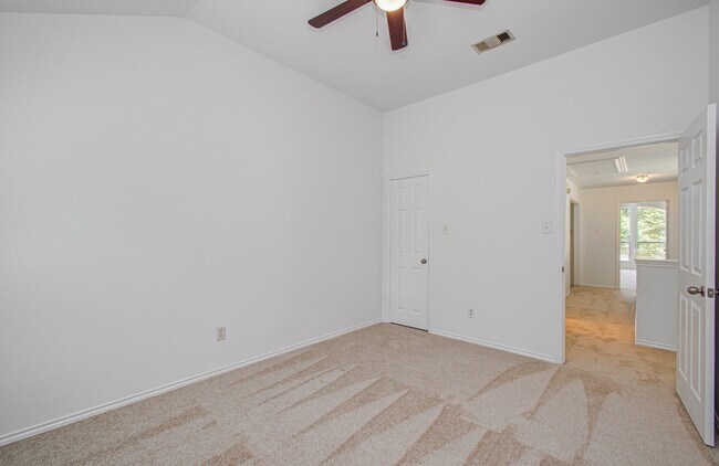 Building Photo - 743 Hallsleigh Ln