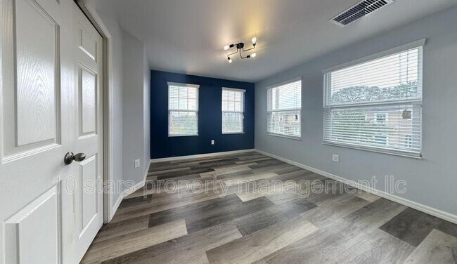 Building Photo - 7031 White Treetop Pl