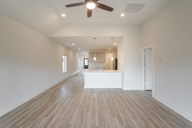 Building Photo - 10614 Whitejacket