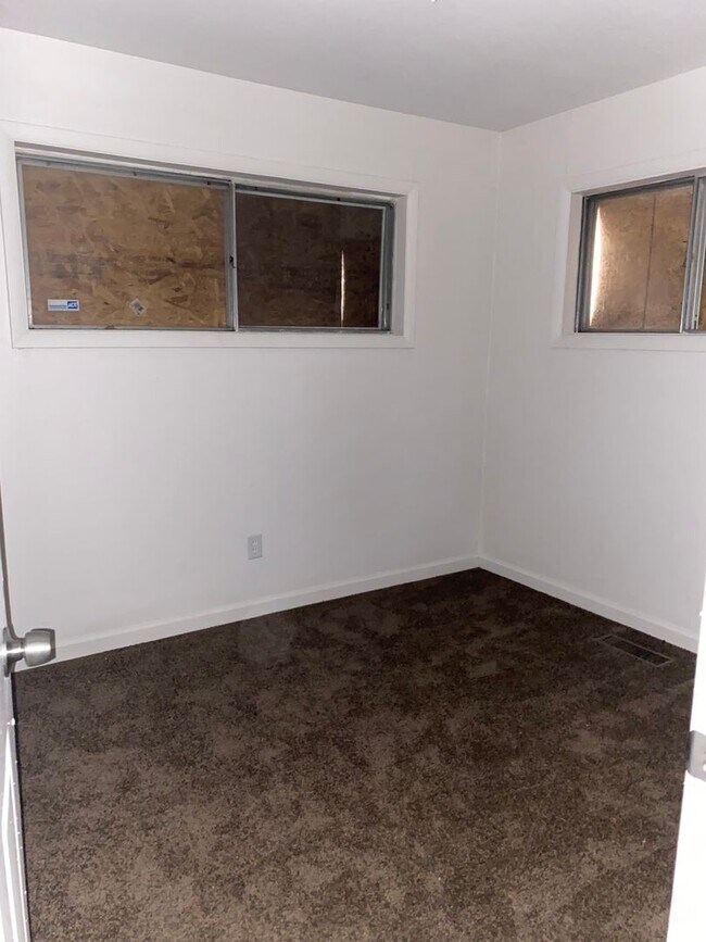 Building Photo - LIMITED TIME**NO APPLICATION FEE**1/2 OFF DEPOSIT**