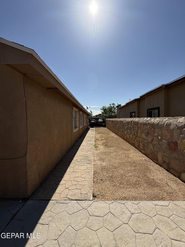Building Photo - 732 Desert Sage Dr