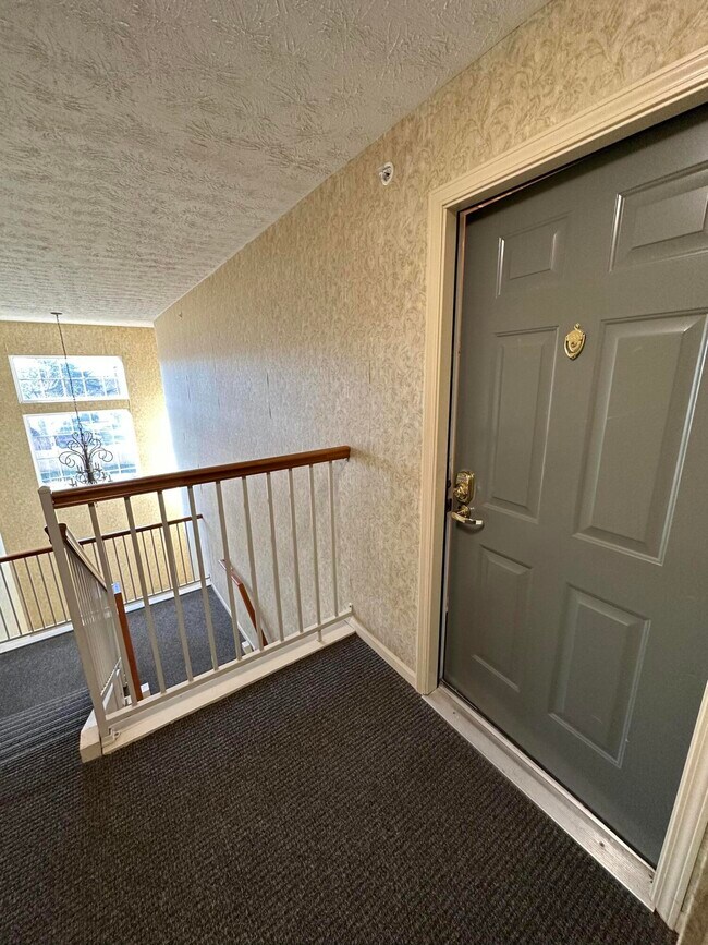 Building Photo - 600 Vincent Way