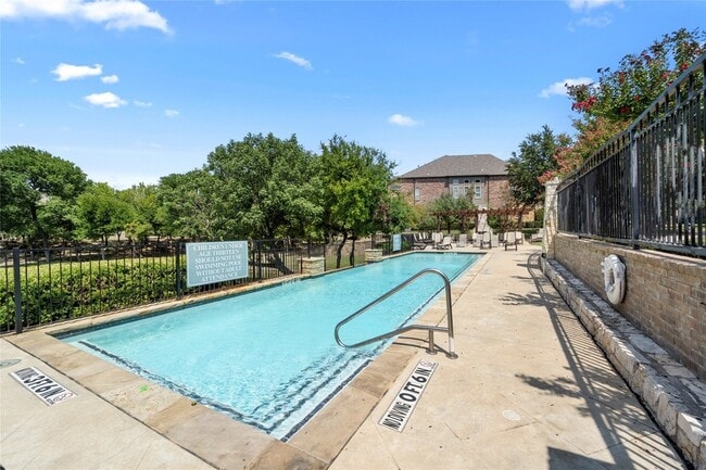 Building Photo - 2952 Sheridan Dr