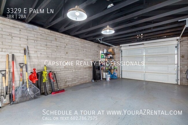 Building Photo - 3329 E Palm Ln