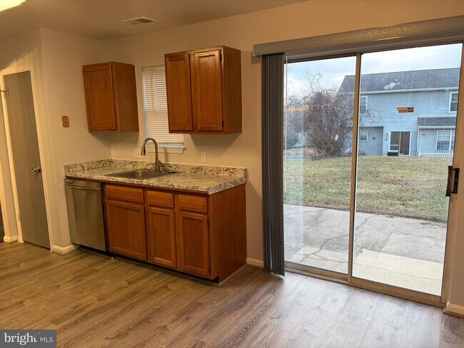 Building Photo - 424 Crisfield Dr