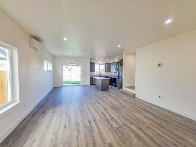 Building Photo - 135 Sweet Ln