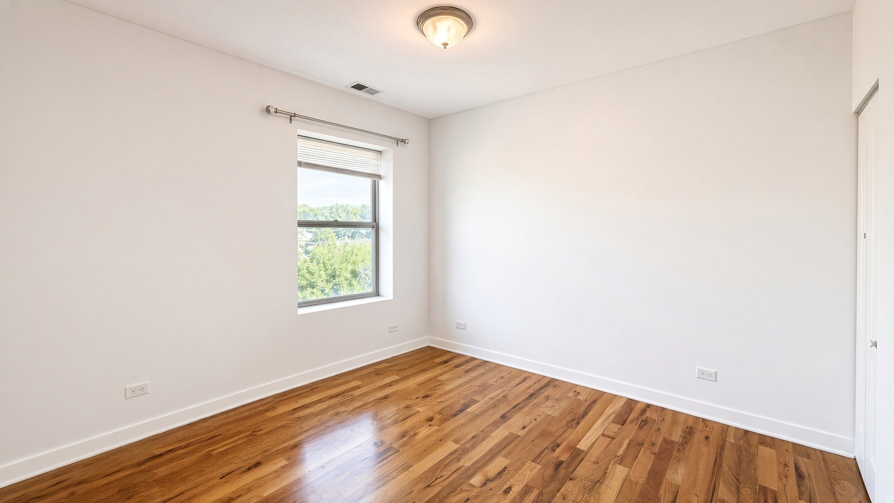 Building Photo - 7225 N Rogers Ave