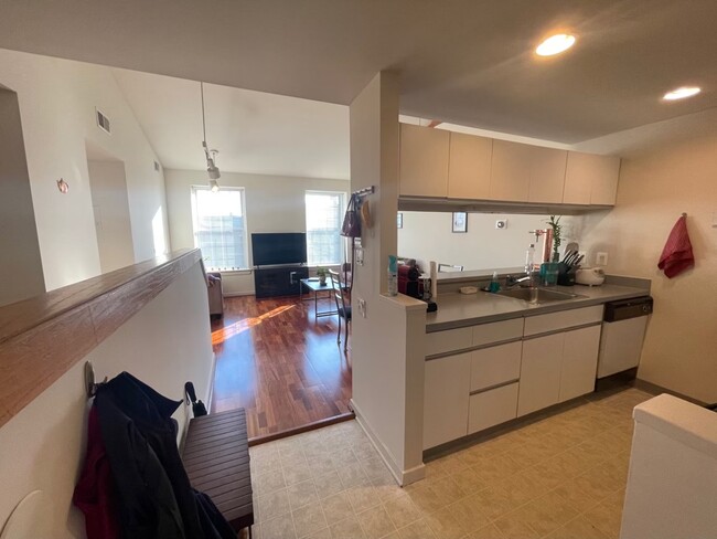 Kitchen - 2639 Boston St