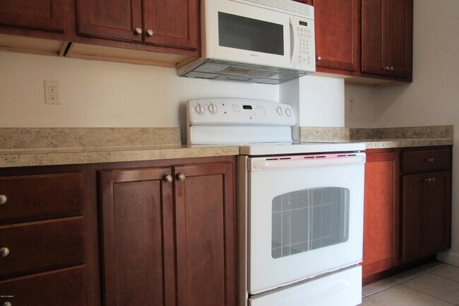 Building Photo - 732 N Halifax Ave