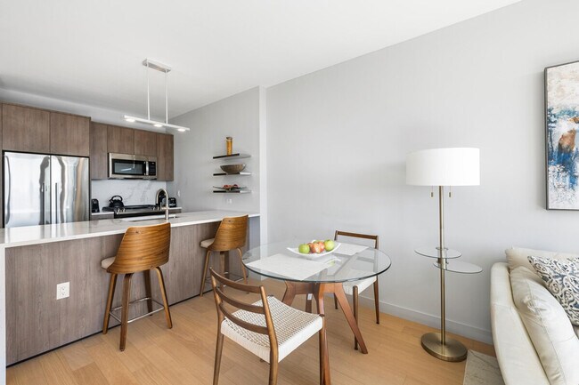 Building Photo - 325 W 34th St.