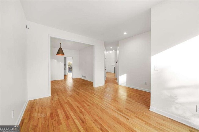 Building Photo - 1086 Pine Grove Ave NE